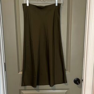 J. Crew Gwyneth Satin Slip Skirt in Loden green NWT.   XSmall